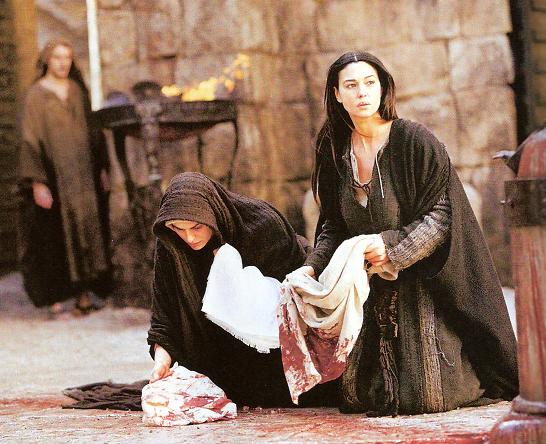 Maria recojendo la Sangre de Cristo